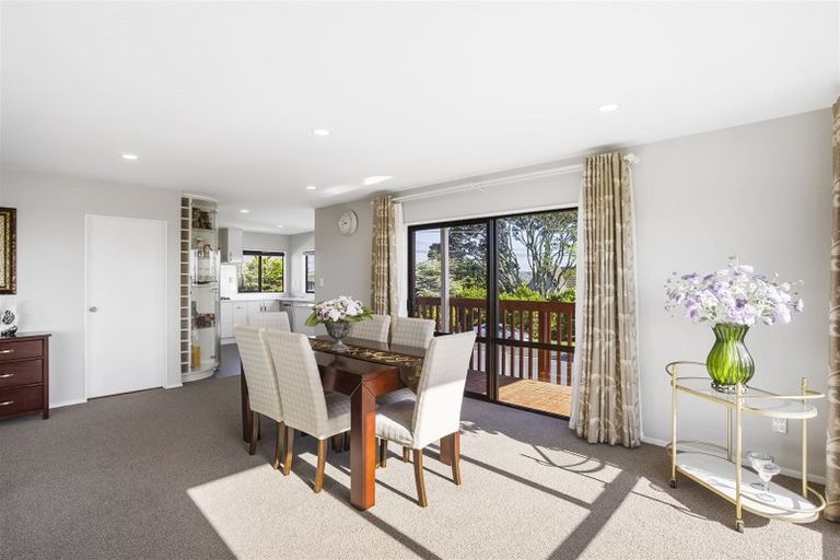 Photo of property in 1/28 Knights Road, Rothesay Bay, Auckland, 0630