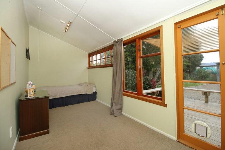 Photo of property in 17 Kingswood Street, Takaro, Palmerston North, 4412