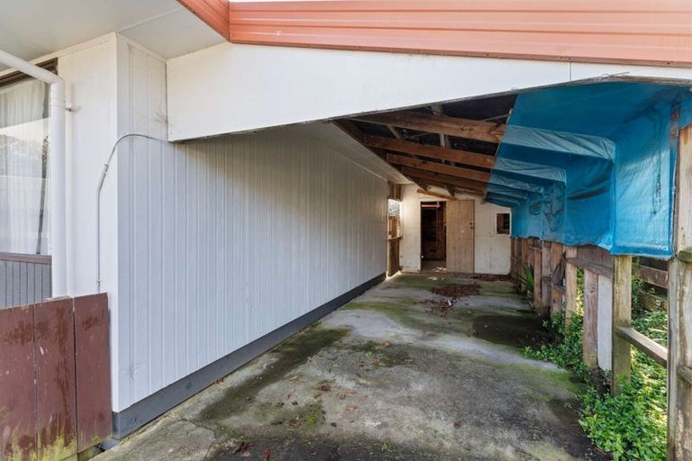 Photo of property in 2/76 Parrs Cross Road, Henderson, Auckland, 0612