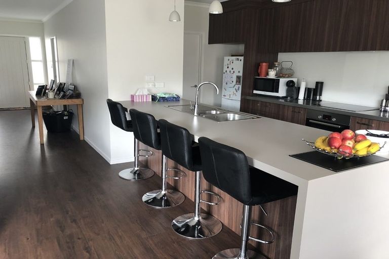 Photo of property in 15 Coutts Way, Fitzherbert, Palmerston North, 4410