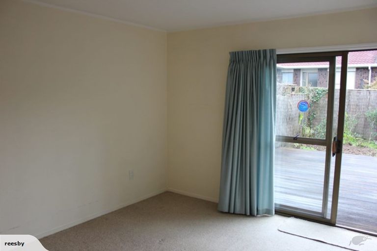Photo of property in 3/76 Wellington Street, Howick, Auckland, 2014