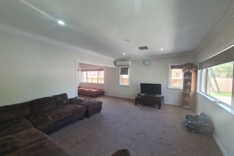 Photo of property in 6 Willis Road, Papakura, 2110