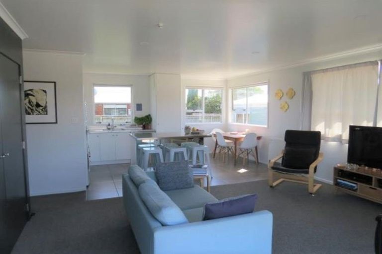 Photo of property in 7c Fairview Place, Westown, New Plymouth, 4310