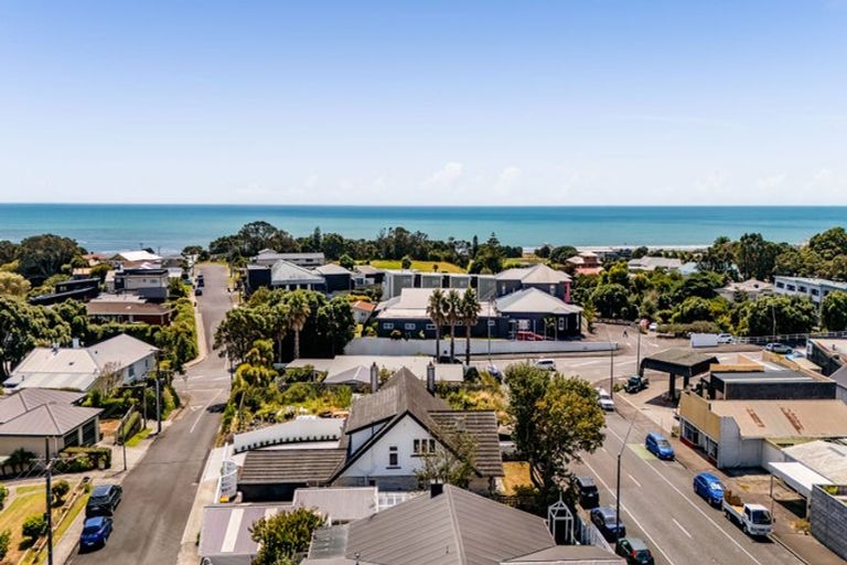 Photo of property in 19 Baring Terrace, Strandon, New Plymouth, 4312
