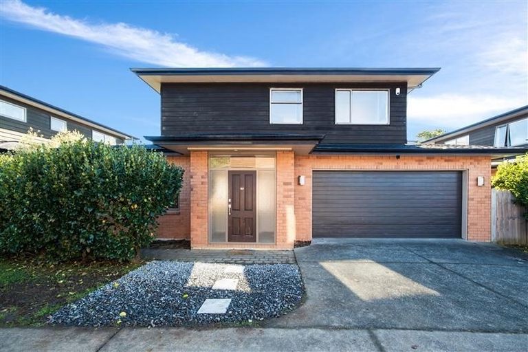 Photo of property in 16f Lincoln Road, Henderson, Auckland, 0610