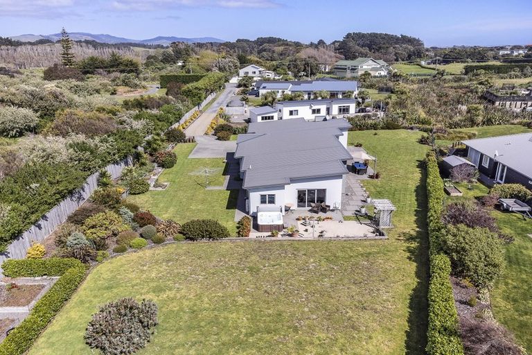 Photo of property in 242 Peka Peka Road, Peka Peka, Waikanae, 5391