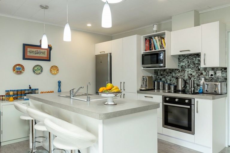 Photo of property in 102 Waikawa Road, Picton, 7220