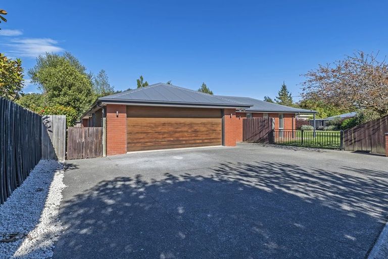 Photo of property in 4 Perrin Place, Darfield, 7510