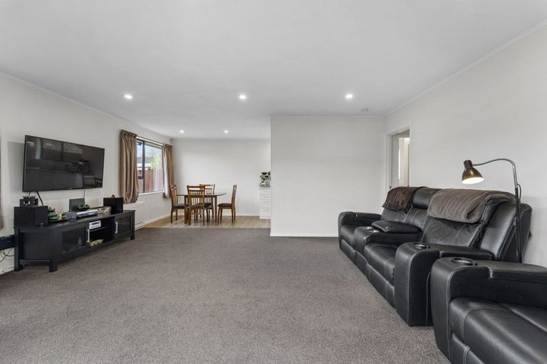Photo of property in 1/25 La Perouse Place, Northcote, Christchurch, 8052