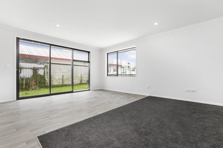 Photo of property in 17 Coolen Place, Tuakau, 2121