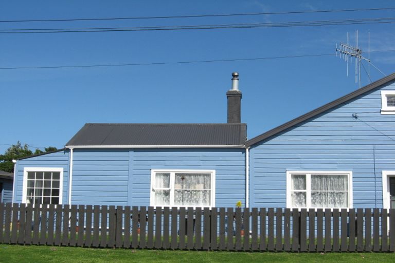 Photo of property in 27 Ashton Terrace, Castlecliff, Whanganui, 4501