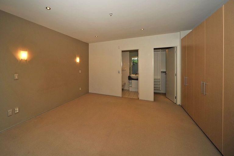 Photo of property in Sanctum Apartment, 10 Ebor Street, Te Aro, Wellington, 6011