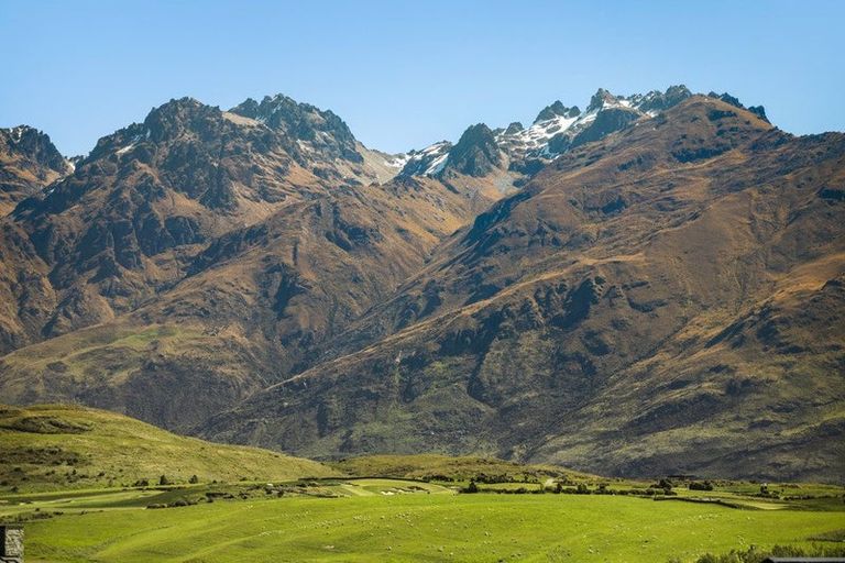 Photo of property in 42 Cunninghams Drive, Jacks Point, Queenstown, 9371