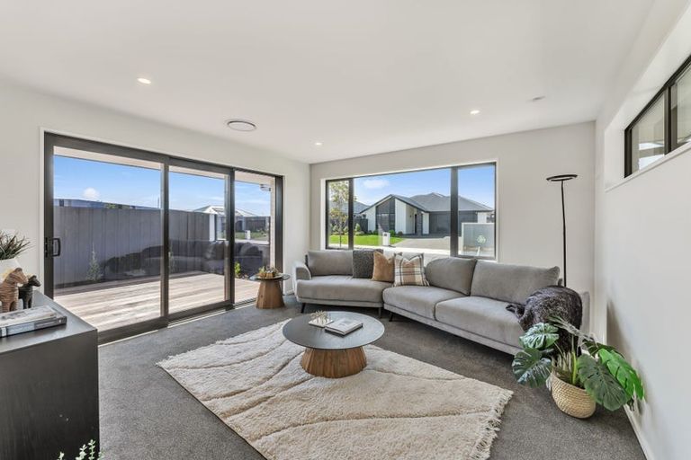 Photo of property in 8 Cam Mill Place, Rangiora, 7400