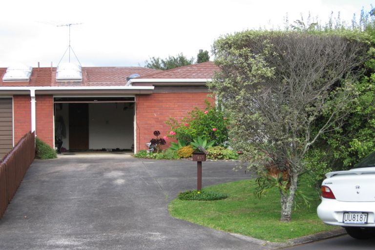 Photo of property in 8a Levaut Place, Half Moon Bay, Auckland, 2012