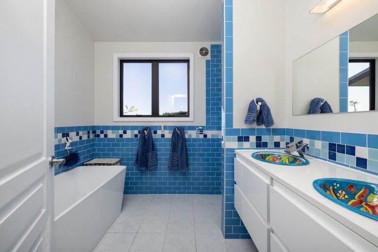 Photo of property in 17 Sarona Park Drive, Omanawa, Tauranga, 3171