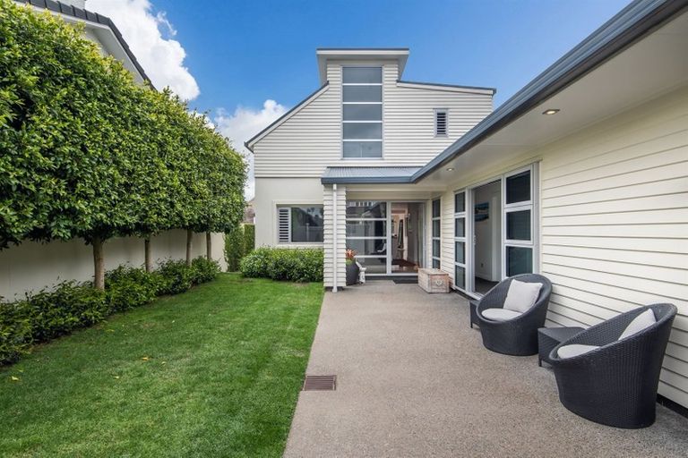 Photo of property in 5 Holiday Road, Milford, Auckland, 0620