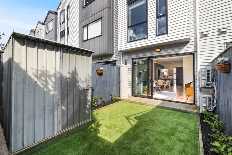 Photo of property in 7 Waru Lane, Te Atatu Peninsula, Auckland, 0610