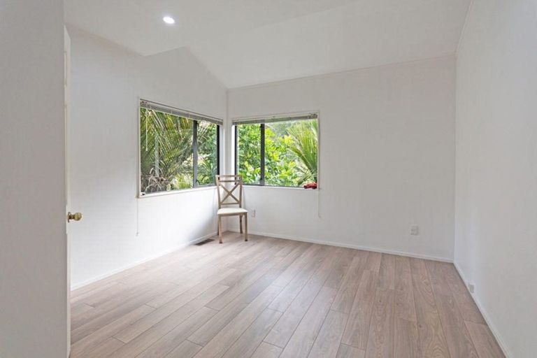 Photo of property in 24 Valley Road, Titirangi, Auckland, 0604