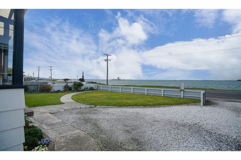 Photo of property in 220 Marine Parade, Bluff, 9814
