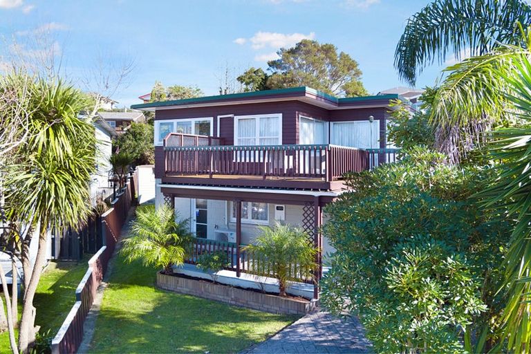 Photo of property in 28 Manhattan Heights, Glendene, Auckland, 0602