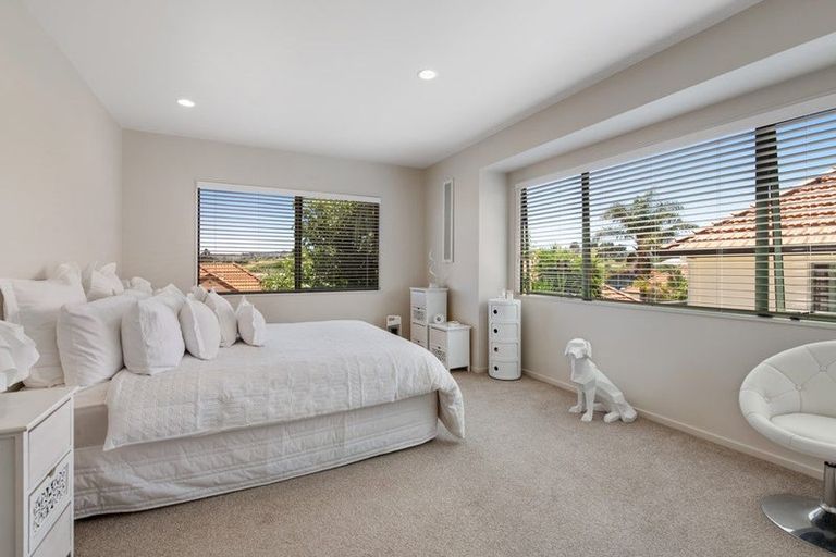 Photo of property in 32 Parkwood Crescent, Gulf Harbour, Whangaparaoa, 0930