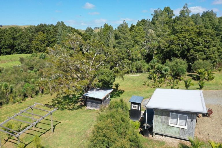 Photo of property in 147 Whaka Road, Maungaturoto, 0520