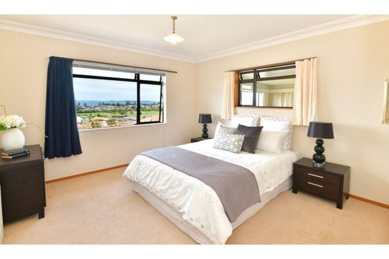 Photo of property in 1 Orewa Heights Crescent, Orewa, 0931