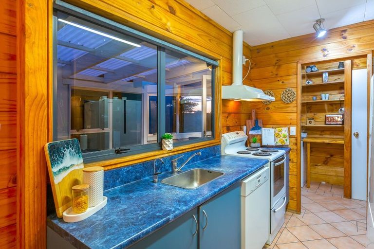 Photo of property in 338 Ngarara Road, Waikanae, 5391