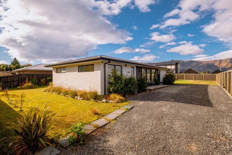 Photo of property in 6 Hewson Crescent, Lake Hawea, Wanaka, 9382