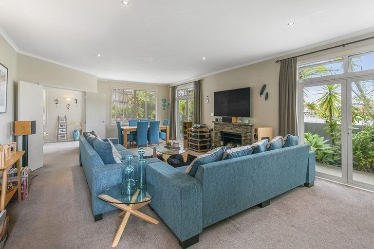 Photo of property in 1 Kingsgate Place, Dannemora, Auckland, 2016