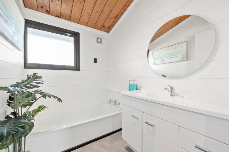 Photo of property in 3 Tasman Road, Otaki Beach, Otaki, 5512