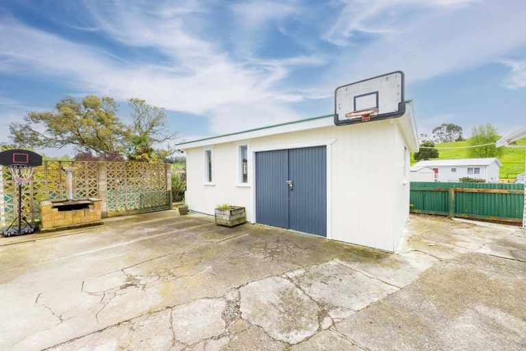 Photo of property in 16 Tamumu Road, Waipawa, 4210