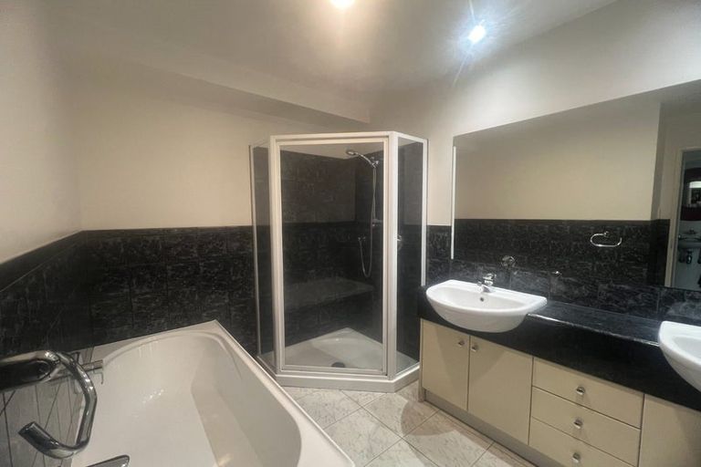 Photo of property in 1d/175 Hurstmere Road, Takapuna, Auckland, 0622