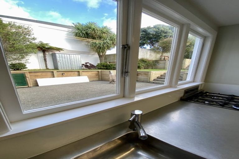Photo of property in 38 Edinburgh Terrace, Berhampore, Wellington, 6023
