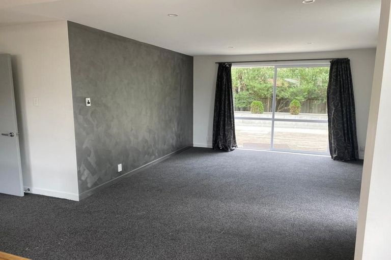 Photo of property in 2a Curzon Place, Parklands, Christchurch, 8083