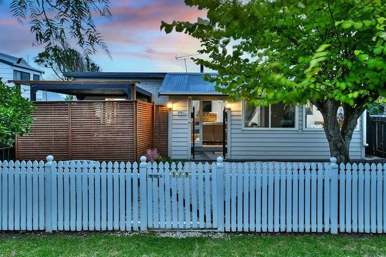 Photo of property in 1/9 Hazards Road, Weymouth, Auckland, 2103