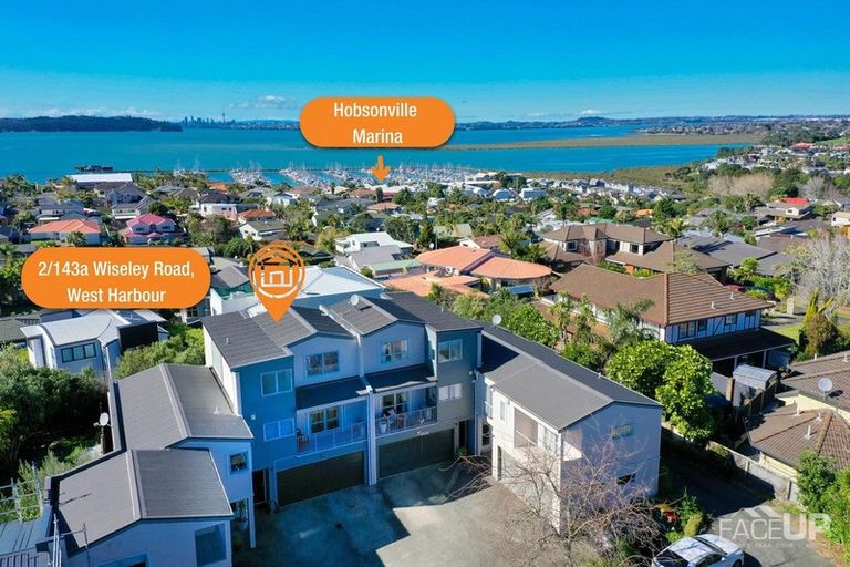 Photo of property in 2/143a Wiseley Road, West Harbour, Auckland, 0618