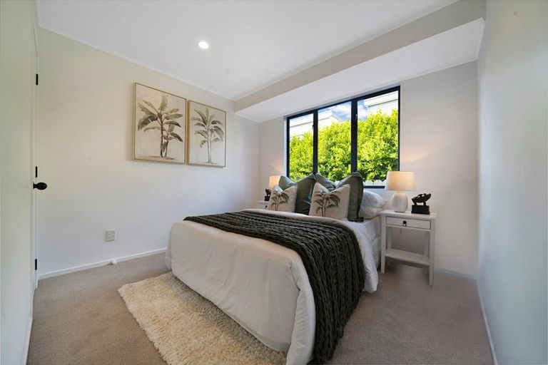 Photo of property in 8 Coupland Court, Glendene, Auckland, 0602