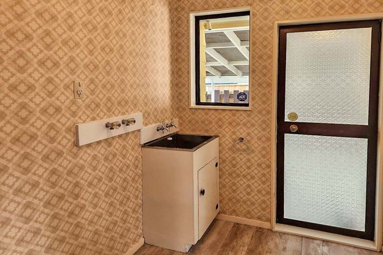 Photo of property in 343 Wellington Road, Wainuiomata, Lower Hutt, 5014