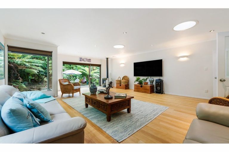 Photo of property in 854 West Coast Road, Waiatarua, Auckland, 0604