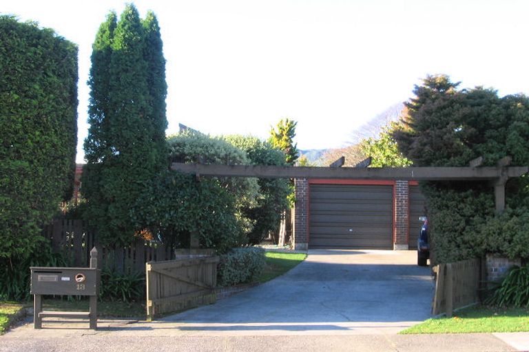 Photo of property in 13 Fleetwood Grove, Waikanae, 5036