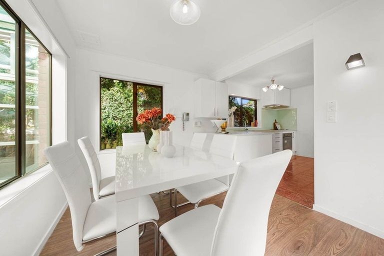 Photo of property in 1/22 Cornelian Crescent, Half Moon Bay, Auckland, 2012