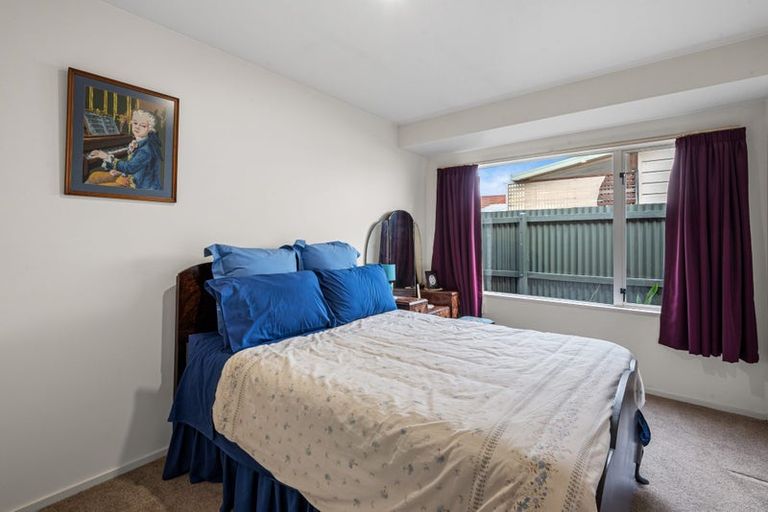 Photo of property in 2/14 Middlepark Road, Sockburn, Christchurch, 8042