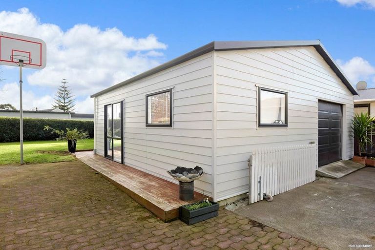 Photo of property in 114 Racecourse Road, Waiuku, 2123