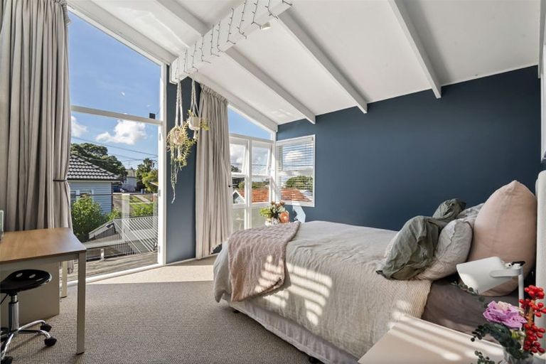 Photo of property in 194b Queen Street, Northcote Point, Auckland, 0627