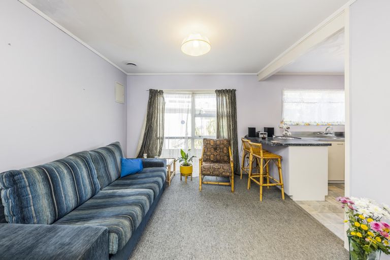 Photo of property in 22 Trounson Avenue, Clendon Park, Auckland, 2103