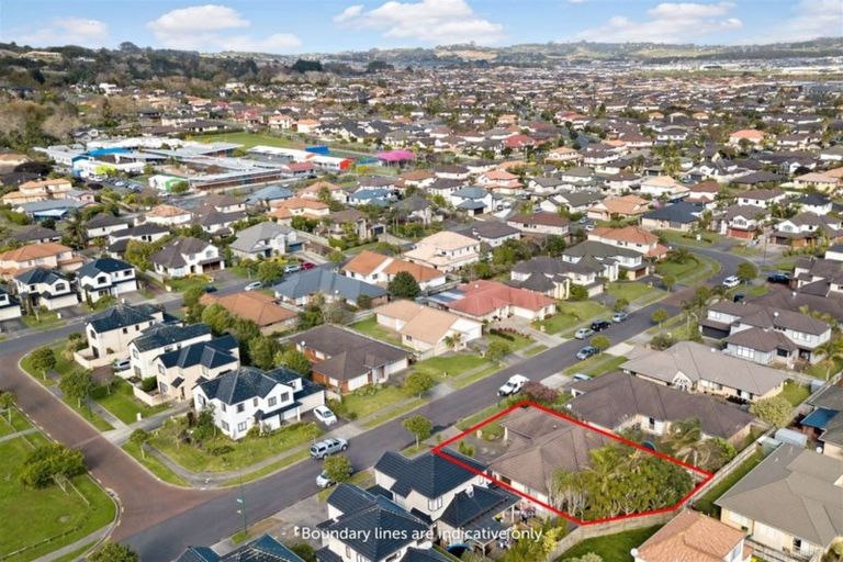 Photo of property in 62 Thornbury Crescent, East Tamaki Heights, Auckland, 2016