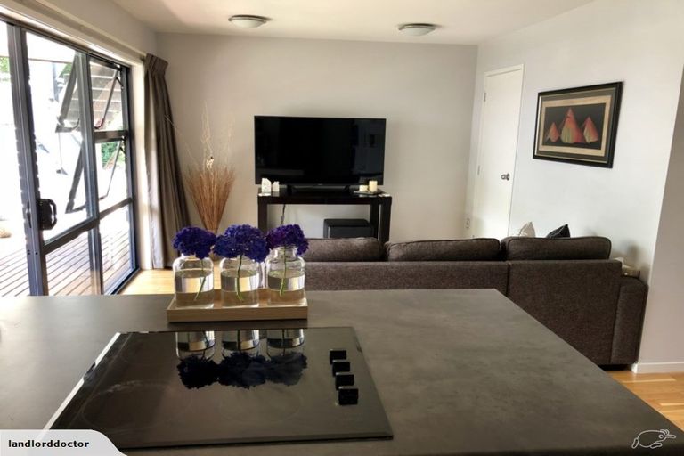 Photo of property in 2/3 The Avenue, Albany, Auckland, 0632