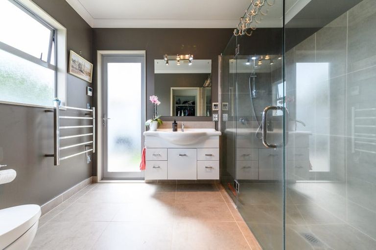 Photo of property in 1 Tennyson Avenue, Kelvin Grove, Palmerston North, 4414